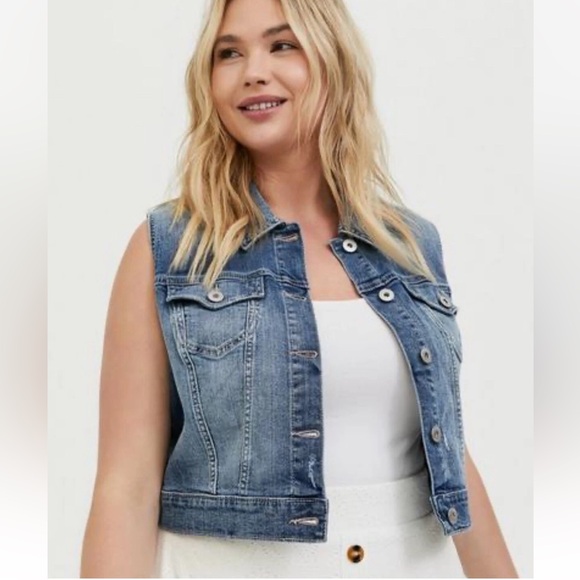 torrid Jackets & Blazers - Womens Torrid Crop Denim Blue Vest - Medium Wash Size 4 (bin N)